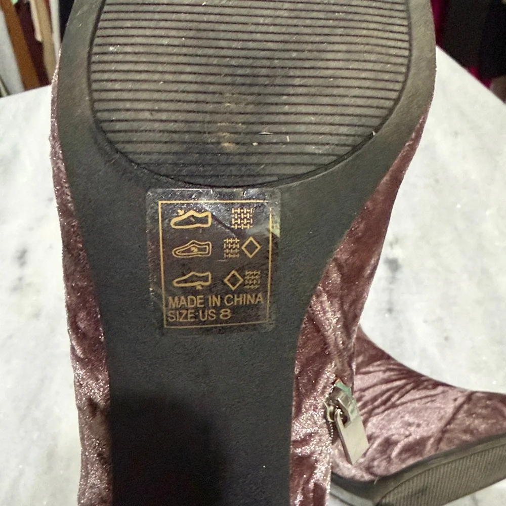 Pink Lily Mauve Velvet Block Heel Booties - Picture 2 of 2